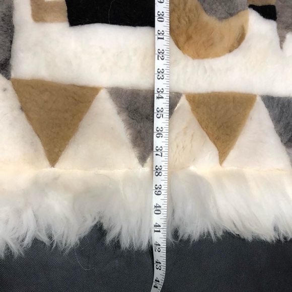 Bolivia Alpaca Wool LLama Fur Wall
Hanging Throw 41*34 - Picture 6 of 7